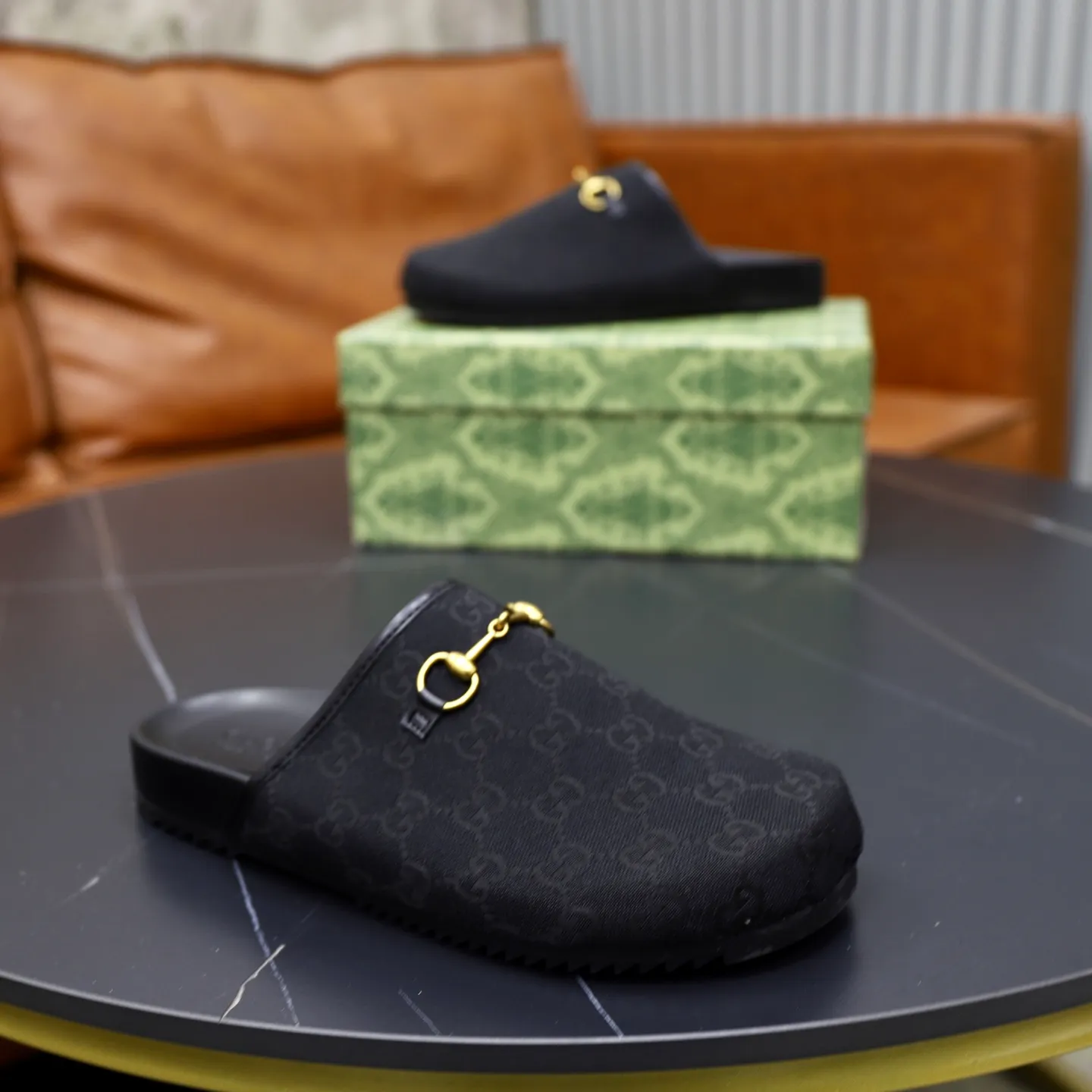 Ex-factory price: 340💰🙅‍♂️🙅‍♂️🙅‍♂️Couple model Brand: GUCCI Standard code: 35-44 (45 customized) Grade: Same as the official website Material: Original leather design Original lightweight wear-resistant molded outsole Style category: Men's fashion sandals Distinguished luxury brand elements Top luxury Color: Actual picture color